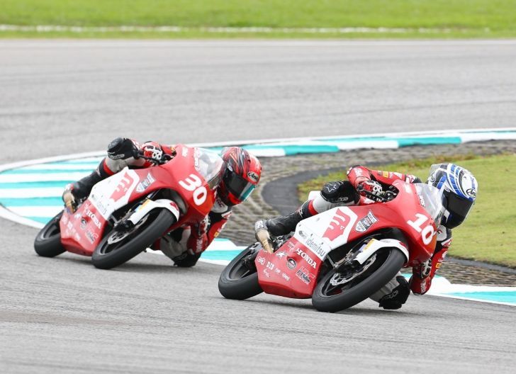 Photo of Memacu Honda NSF250R, Pembalap Binaan AHM Tutup Perjuangan di IATC dengan Spektakuler  