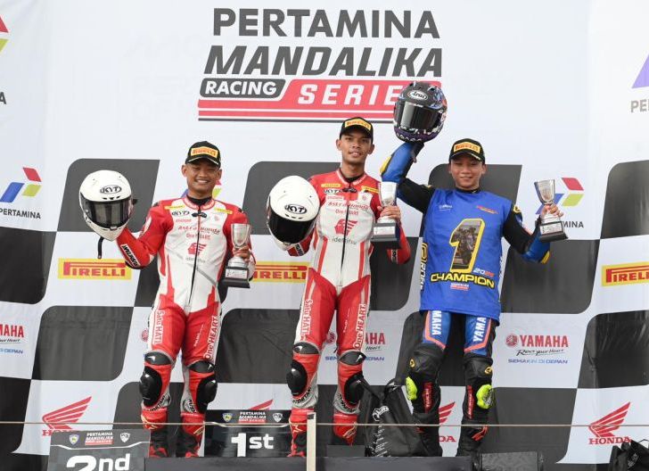 Photo of Pembalap AHRT Kuasai Podium di Kelas National Supersport600 pada Gelaran Pamungkas Mandalika Racing Series 2025