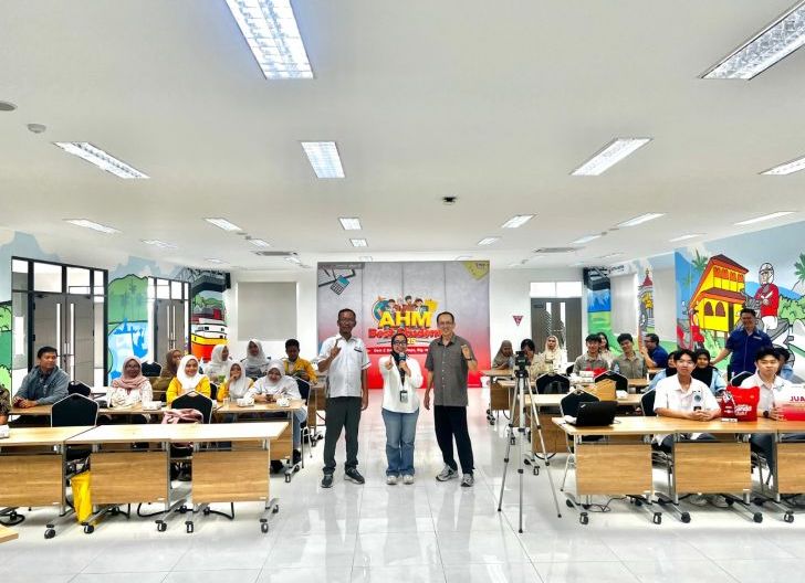 Photo of Berlangsung Semarak dan Sukses, Astra Motor Kalbar Gelar AHM Best Student untuk Pelajar Terbaik dengan Karya Menarik