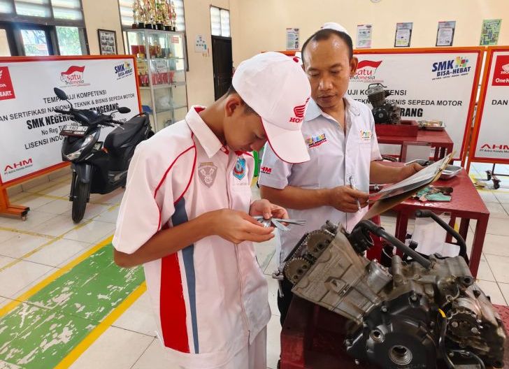Photo of AHM Konsisten Gelar Kalibrasi Kompetensi dan Uji Prestasi Para Guru dan Pelajar SMK Binaan Lewat Ajang Festival Vokasi Satu Hati