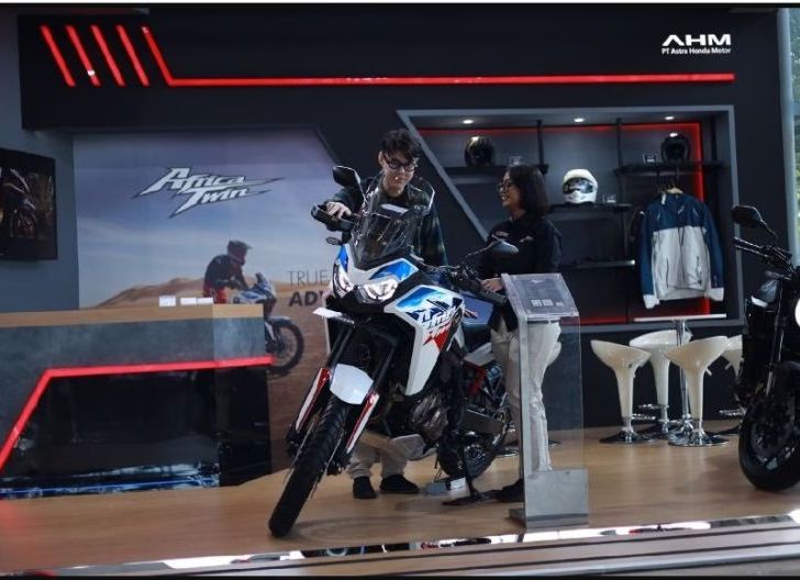 Photo of Temani Pecinta Big Bike Adventure Tanah Air, Ini Pilihan Warna Tricolor yang Memadukan Warna Merah, Biru dan Putih pada Tampilan CRF1100L Africa Twin 