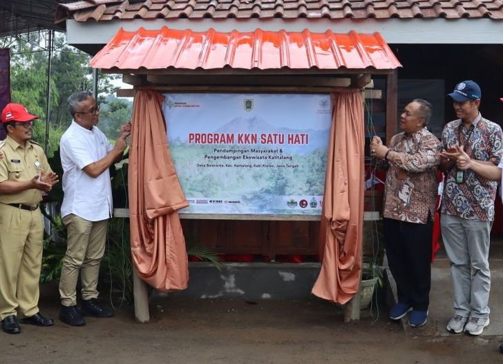 Photo of Turut Aktif pada Program KKN Tematik Satu Hati, Yayasan AHM dan UGM Ajak Mahasiswa Berkontribusi Nyata bagi Pembangunan Desa Berkelanjutan  