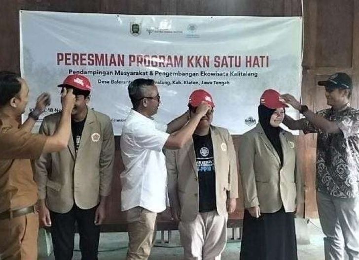 Photo of Melalui Sinergi Pentahelix, Yayasan AHM Hadirkan Model Pengembangan Desa Berbasis Kemitraan Bersama UGM di KKN Tematik Satu Hati 