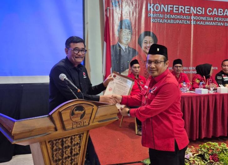 Photo of Esidorus Kembali Nahkodai DPC PDI Perjuangan Bengkayang Periode 2025–2030