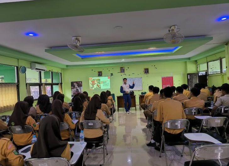 Photo of Tekan Potensi Kecelakaan, Astra Motor Kalbar Beri Pembekalan Safety Riding di SMAN 3 Pontianak