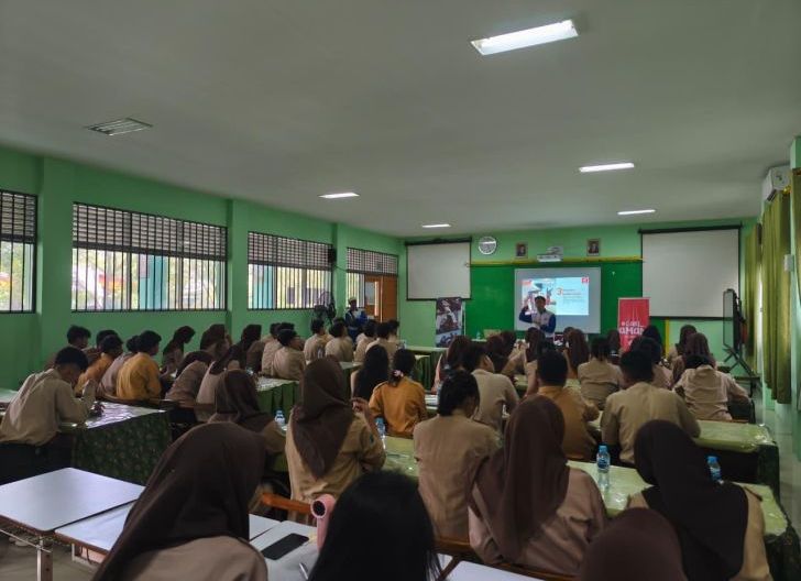 Photo of Edukasi Safety Riding di SMA Negeri 3 Pontianak, Astra Motor Kalbar Ajak Pelajar jadi Duta Cari Aman