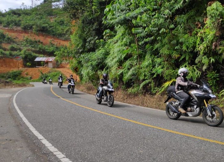 Photo of Instruktur Safety Riding Astra Motor Kalbar Berikan Tips Cari aman di Penghujung Tahun 2025