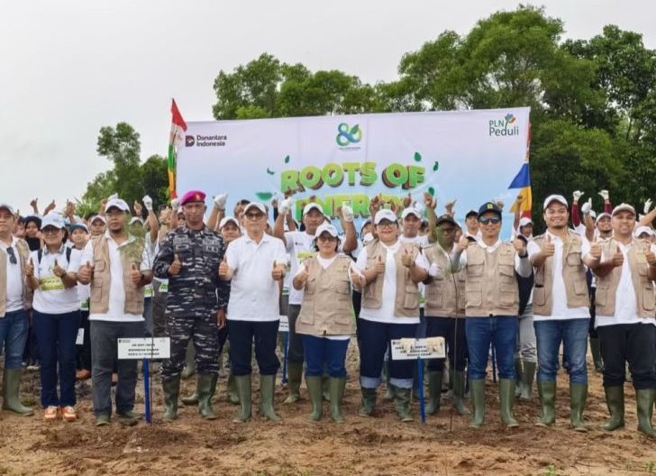 Photo of PLN Group Kalimantan Barat Tanam 5.500 Pohon di Pesisir Bengkayang pada HMPI 2025