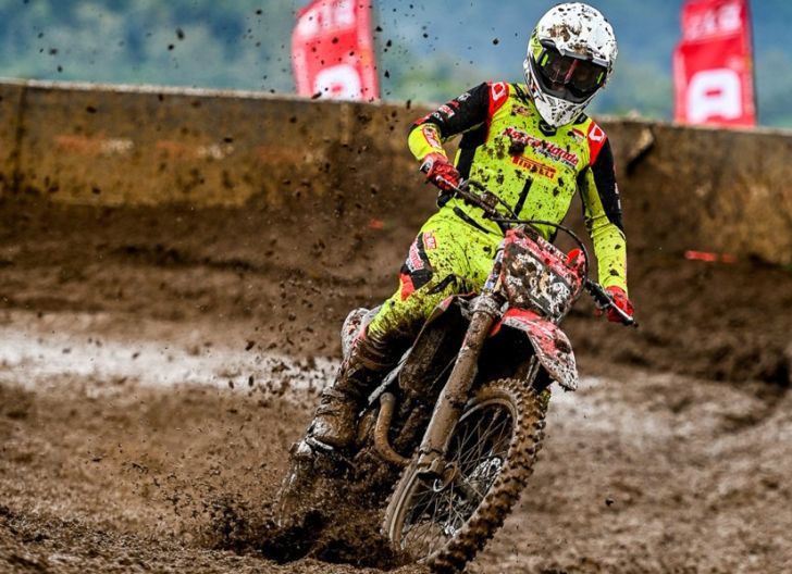 Photo of AHM Buktikan Konsitensi Pembinaan, Crosser Arsenio Algifari Raih Posisi runner up Musim 2025 di Sirkuit Bantir 