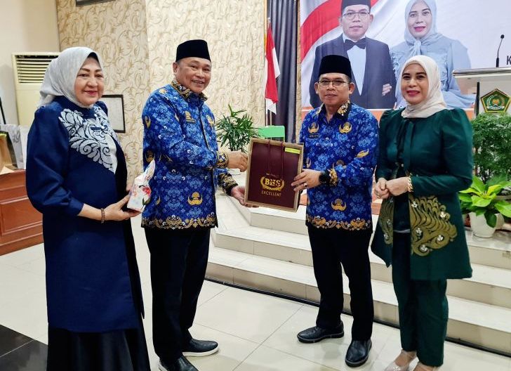 Photo of Ketua DWP Kanwil Kemenag Kalbar Apresiasi Amanah Baru H. Kamaludin dan Hj. Utin Damayani: Rajut Sinergi, Perkuat Layanan Haji, Perkokoh Kebersamaan