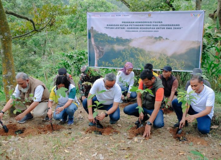 Photo of Yayasan AHM Kolaborasi dengan Masyarakat Pekalongan Lestarikan Satwa Owa Jawa