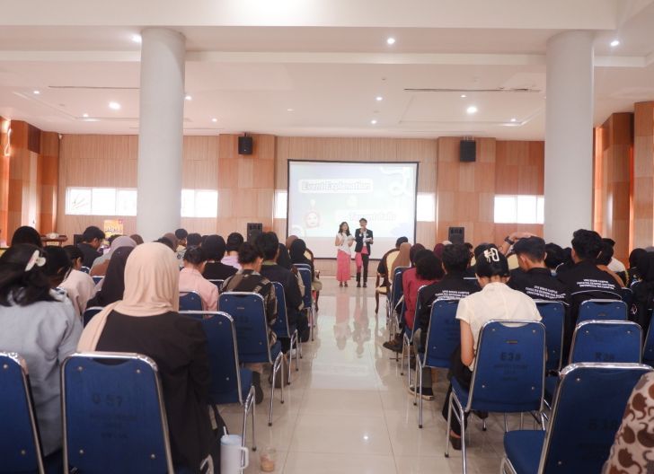 Photo of Astra Motor Kalbar Gelar Seminar Sustainable Living bersama Pemateri Taufik Sirajuddin, S.PWK., Anggota komunitas Pemuda Perencana Borneo di Gedung Universitas Tanjungpura Pontianak 