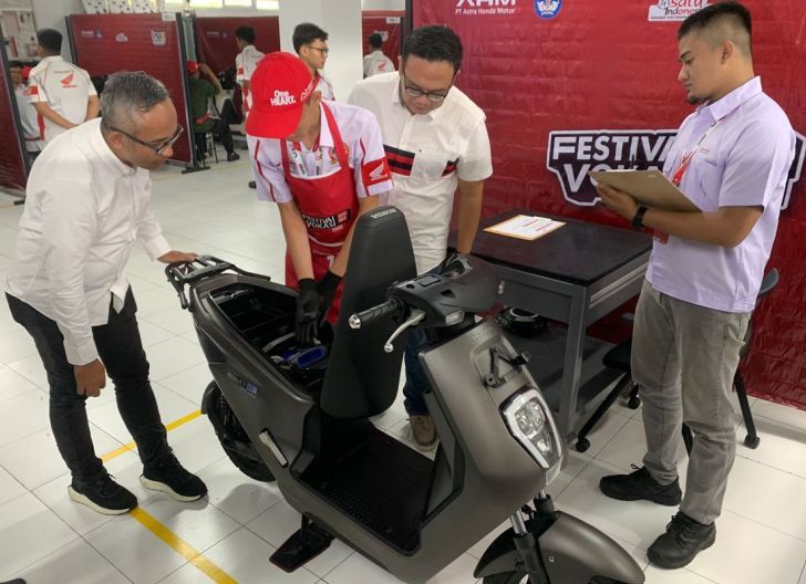 Photo of Karya Ilmiah Pelajar Terbaik Diapresiasi Lewat Gelaran AHM Best Student Astra Motor Kalbar 