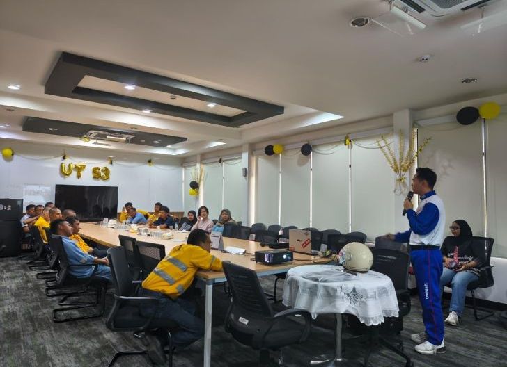 Photo of Semarak Seminar Safety Riding di PT United Tractor, Astra Motor Kalbar Ajak Perkuat Keselamatan Berkendara 