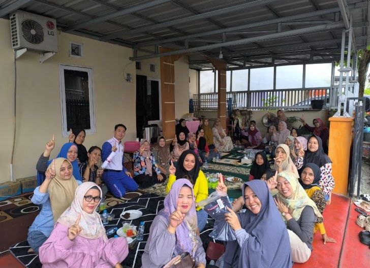 Photo of Turut Cari Aman bersama Astra Motor Kalbar, Ibu-Ibu Arisan Komplek Ikuti Safety Riding Education