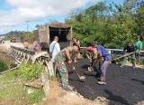 Photo of Tuntas, Kodim 1209/Bky dan Warga Rampungkan Pengaspalan Jembatan Sungai Ted