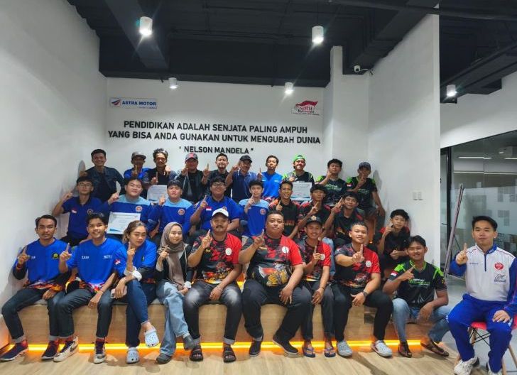 Photo of Sukarelawan Damkar Swasta Pontianak Antusias Ikuti Seminar Safety Riding Astra Motor Kalbar