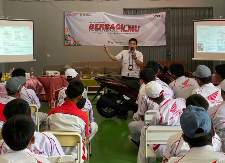 Photo of Astra Honda Berbagi Ilmu, Program Berbagi Wawasan Teknologi Sepeda Motor Honda Terbaru kepada 1.462 Pelajar SMK Mitra Binaan AHM