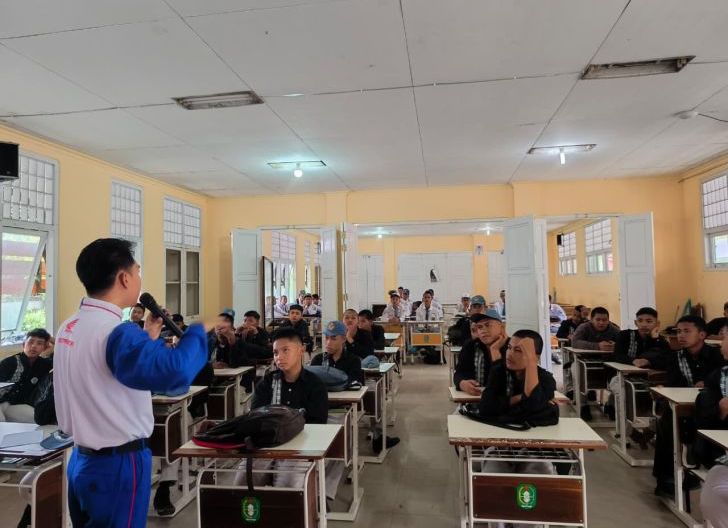 Photo of Ikuti Seminar Safety Riding, Pelajar SMKN 1 Pontianak Siap jadi Duta Keselamatan Berkendara