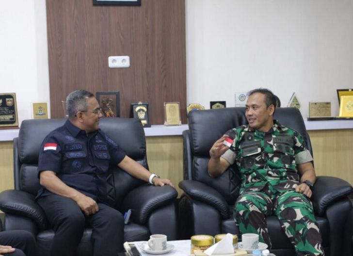 Photo of Perkuat Sinergitas, Danrem 121/Abw Jalin Silaturahmi Strategis dengan Kakanwil Bea Cukai Kalbagbar