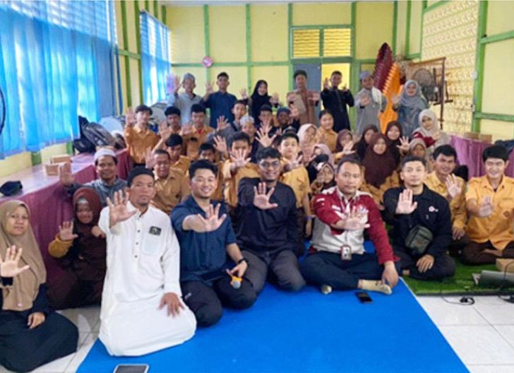 Photo of Maktab Tuli As-Sami’ dan Yayasan Akar Semesta Setara Goes to SLBN Mempawah