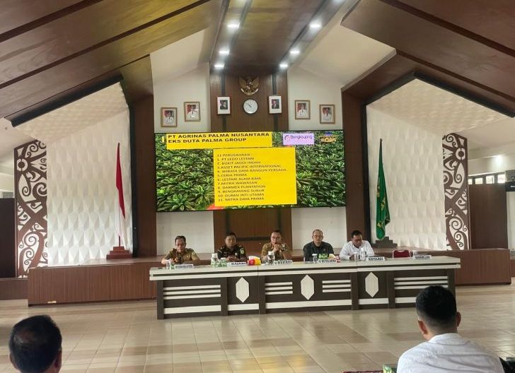 Photo of Rapat Penertiban dan Percepatan HGU, Bupati Bengkayang Ancam Cabut Izin Perusahaan Sawit yang Tak Patuh