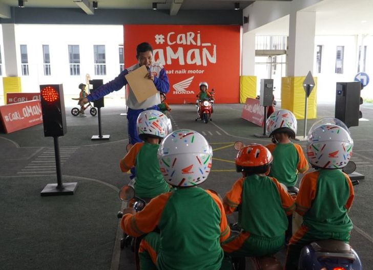Photo of Terapkan Metode Edukasi Inspiratif Budaya Keselamatan Berkendara, Instruktur Safety Riding AHM Raih Peringkat Kedua di Ajang Asia-Oceania Safety Innovative Concept 