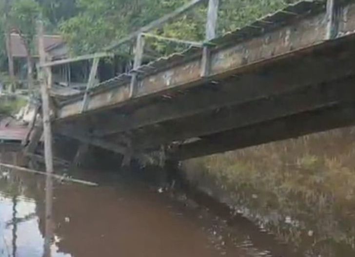 Photo of Jembatan Gantung Penghubung Dusun Sungai Layang I–Sungai Segak Terancam Roboh, Kades Mendesak Penanganan Segera