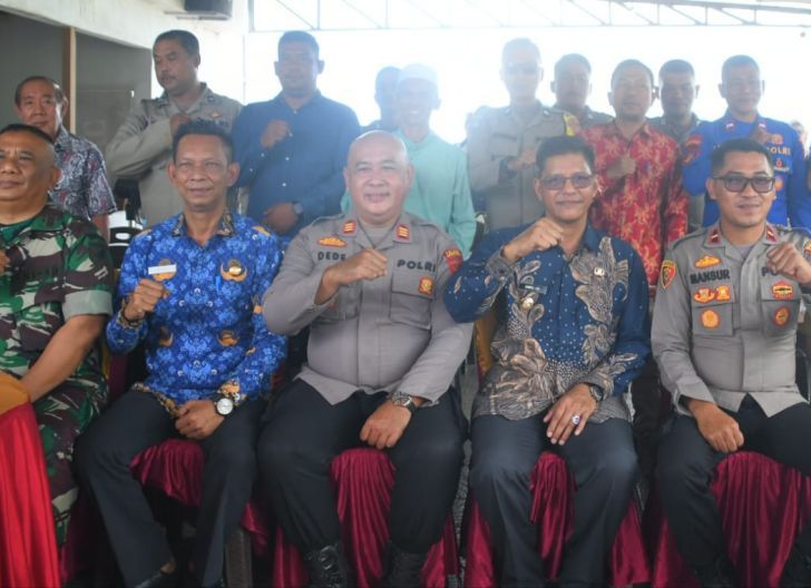 Photo of Ajak Jaga Kondusivitas Wilayah, Wabup Kayong Utara Hadiri Kenal Pamit Kapolsek Simpang Hilir