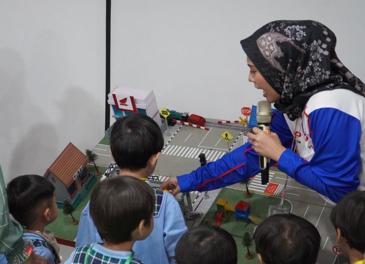 Photo of Instruktur Safety Riding Astra Honda Tampil Meyakinkan Lewat Inovasi Edukasi Keselamatan Berkendara bagi Anak-Anak Usia Golden Age dan Juarai Asia-Oceania Safety Innovative Concept  