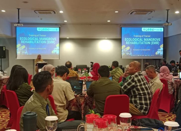 Photo of Perkuat Rehabilitasi Mangrove Berbasis Ekologi, Yayasan Hutan Biru Gelar Training of Trainers EMR di Kalbar 
