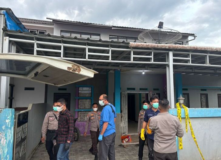 Photo of Respons Cepat Polres Bengkayang Tangani Penemuan Mayat Pria di Rumah Kontrakan