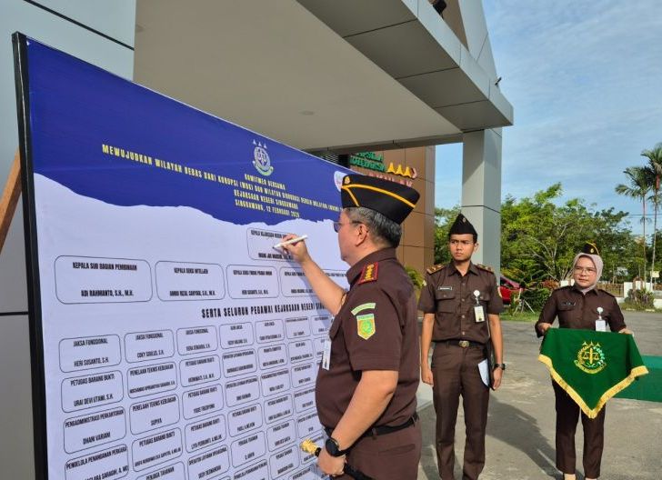 Photo of Kejari Singkawang Gelar Apel Pencanangan ZI Menuju WBK dan WBBM