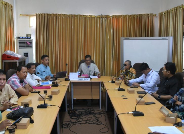 Photo of Antisipasi Kelangkaan dan Kenaikan Harga Gas LPG 3 KG, Pemkab Kayong Utara Menggelar Rapat Koordinasi