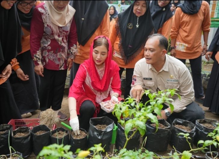 Photo of Komisi VII DPR: Perempuan Trenggalek Jatim Jadi Motor Zero Sampah dan Ketahanan Pangan