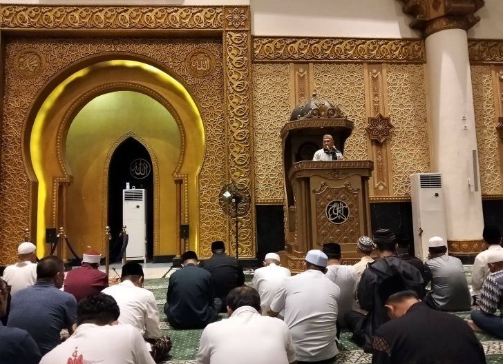 Photo of Kultum di Masjid Raya Mujahidin, Kakanwil Kemenag Kalbar Ingatkan 5 Hal yang Menghilangkan Nilai Puasa