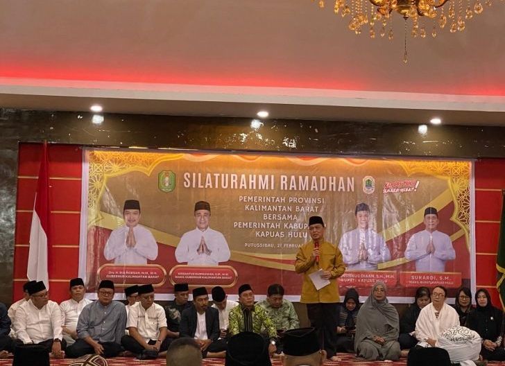 Photo of Pemprov Kalbar Gelar Safari Ramadhan di Putussibau, Pererat Silaturahmi dan Tinjau Operasi Pasar Murah