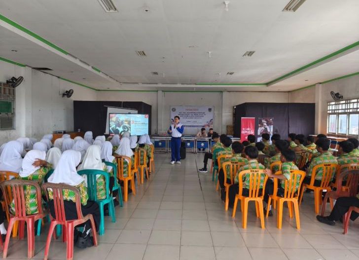 Photo of Seminar Safety Riding di SMPN 4 Pontianak, Astra Motor Kalbar Tanamkan Keselamatan Berkendara Sejak Dini