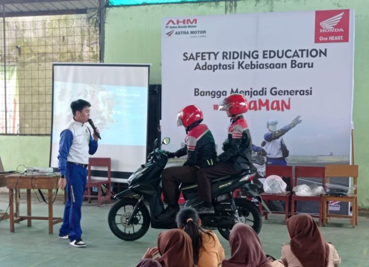 Photo of Raih Peringkat Kedua, Instruktur Safety Riding AHM Pukau Juri Tampil Ajang Asia-Oceania Safety Innovative Concept