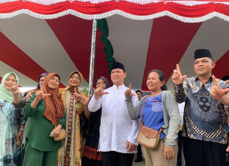 Photo of Operasi Pasar di Landak, Ria Norsan Pastikan Distribusi Sembako Terkendali