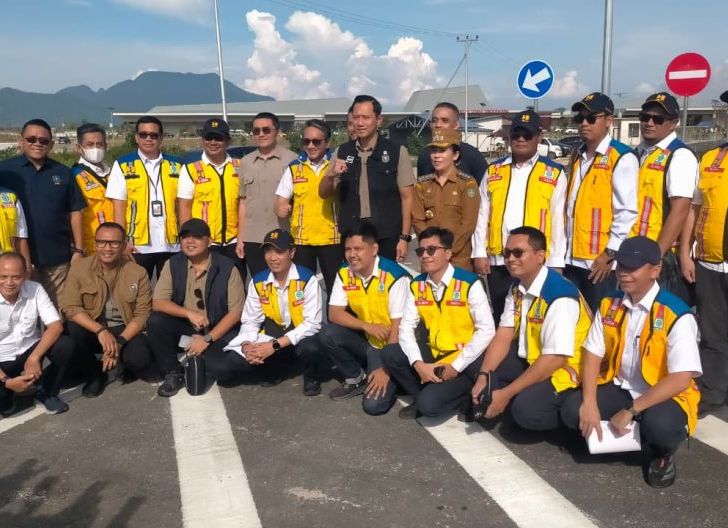 Photo of Menko AHY Tinjau Jalan Akses Bandara Singkawang