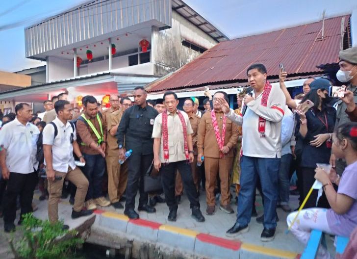 Photo of Mentri PKP dan Mendagri Tinjau Program Penanganan Kawasan Kumuh di Kubu Raya