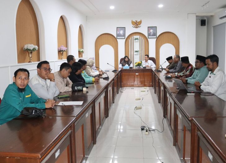Photo of Rapat Persiapan Teraszawa, Kanwil Kemenag Kalbar Siapkan THR dan 2.000 Paket Takjil