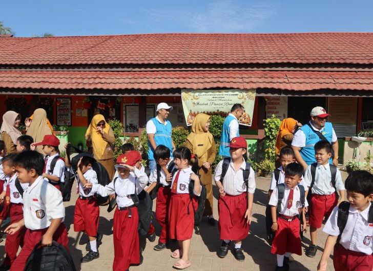 Photo of Danantara–PLN Salurkan 2.500 Paket Sekolah di Kalbar
