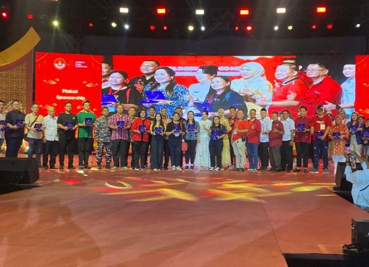 Photo of Semarak Kebersamaan di Singkawang, Kodaeral XII Hadiri Penutupan Cap Go Meh 2026