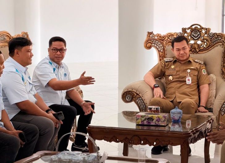Photo of Perkuat Sinergi untuk Listrik Andal, PLN Grup Kalbar Jalin Koordinasi Strategis dengan Bupati Kapuas Hulu