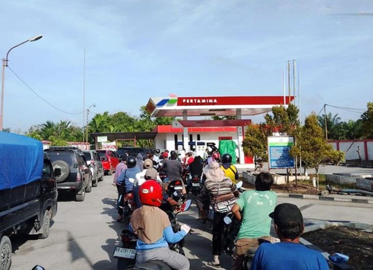 Photo of Pertamina Salurkan 312 Ribu Liter BBM ke SPBU Kalbar, Pastikan BBM Tetap Aman