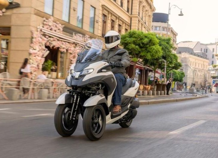 Photo of Yamaha Tricity 300 2026 Meluncur, Skutik Tiga Roda Pertama dengan Airbag
