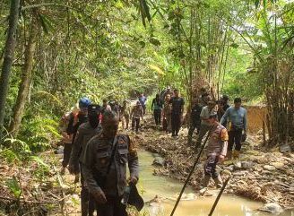 Penertiban PETI di Entikong: Sinergi Aparat dan Masyarakat Demi Lingkungan Lebih Bersih