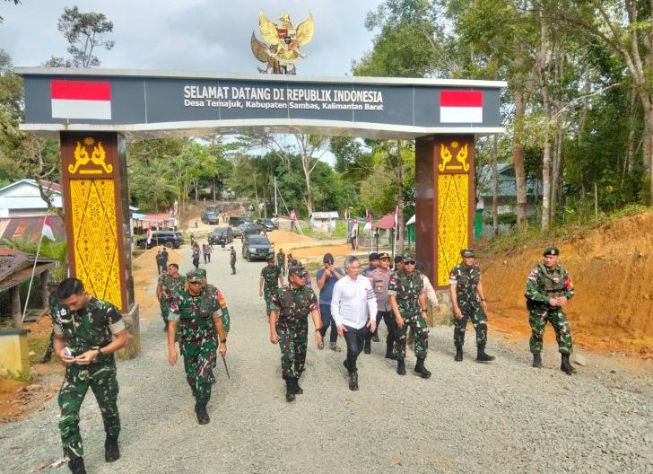 Photo of Pangdam XII/Tpr Kunjungi Pos Gabma Temajuk dan Telok Melano Pastikan Pengamanan Perbatasan